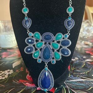 Lia Sophia necklace, Silver tone bib statement nacklace